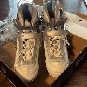 NWT: DBX Speed recreational women’s ice skates